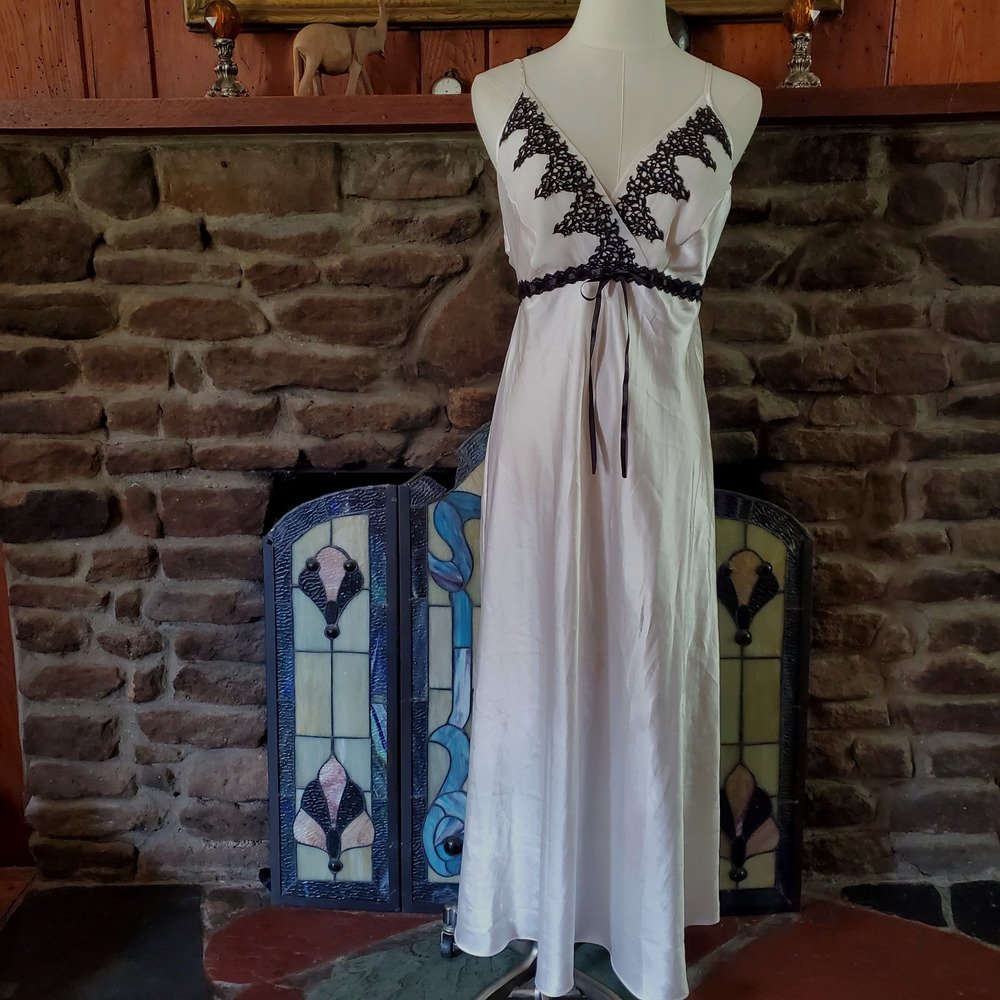 Delicates Vintage White Satin Long Nightgown Large Black Lace Maxi Slip FLAWED